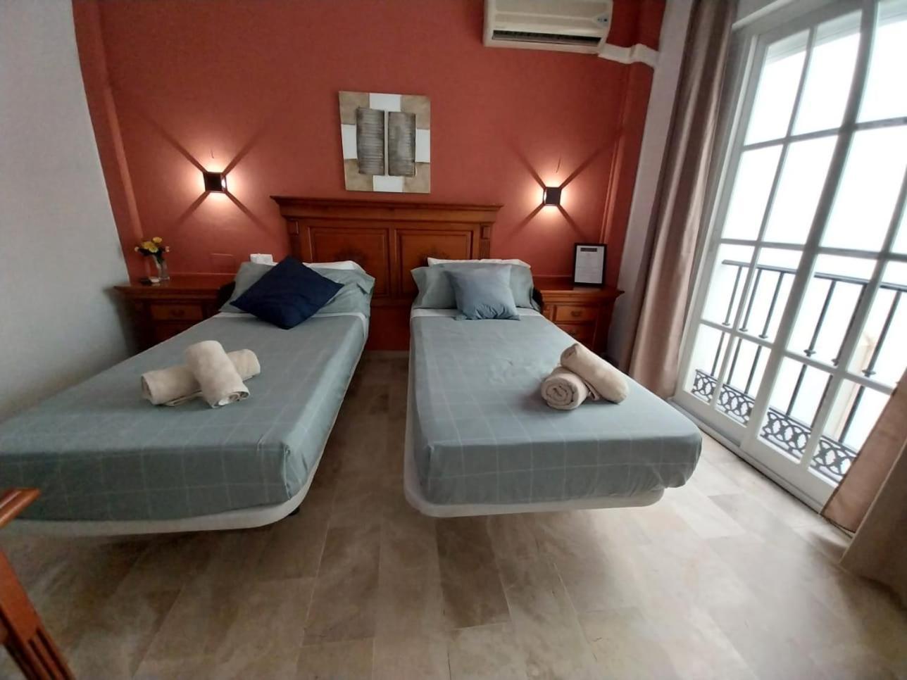 Hostal Montys Nerja Exteriör bild