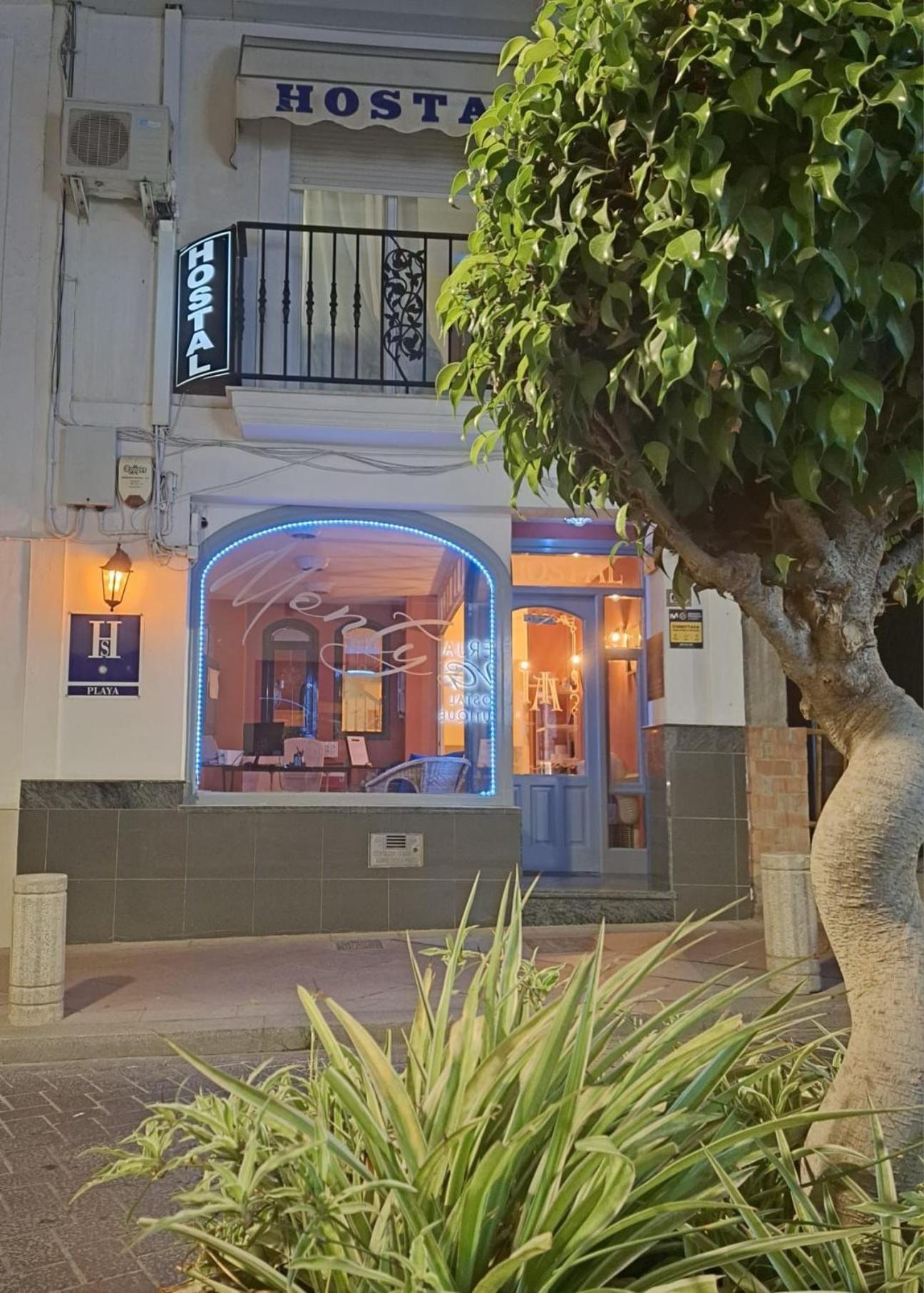 Hostal Montys Nerja Exteriör bild