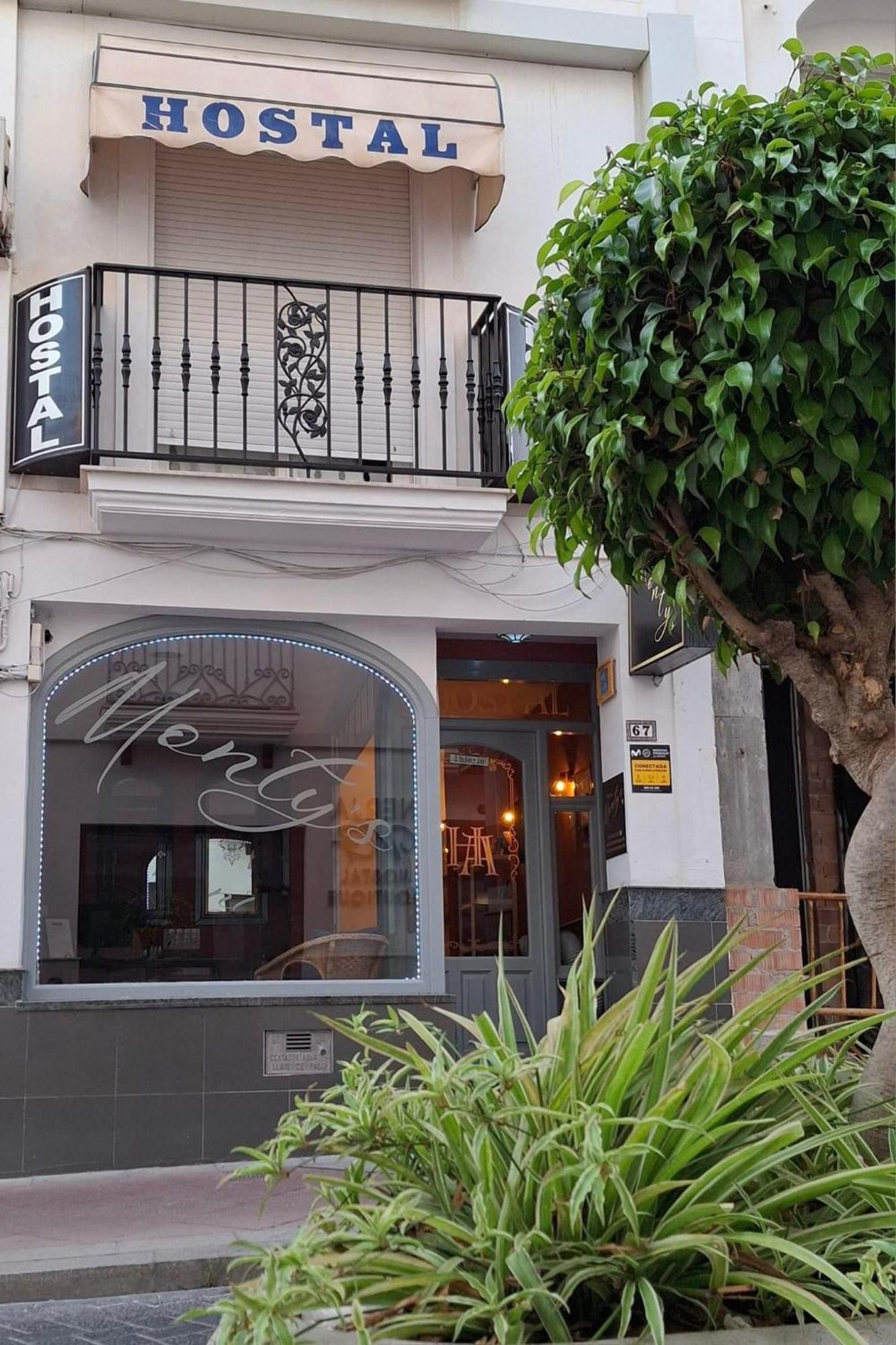 Hostal Montys Nerja Exteriör bild