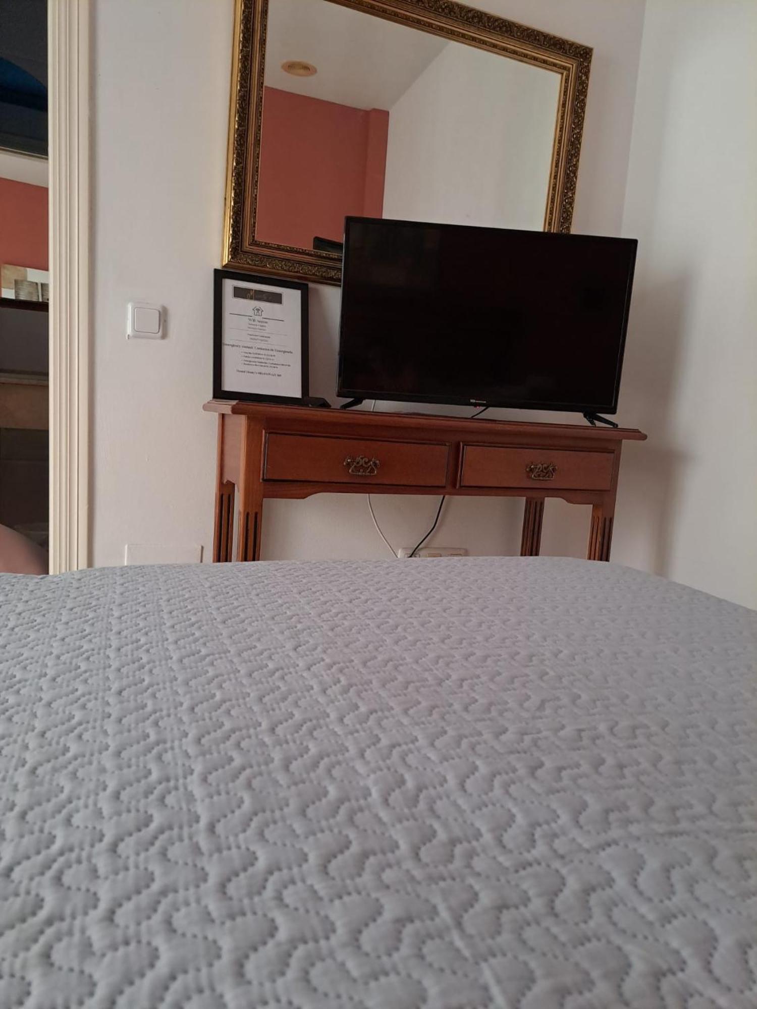 Hostal Montys Nerja Exteriör bild