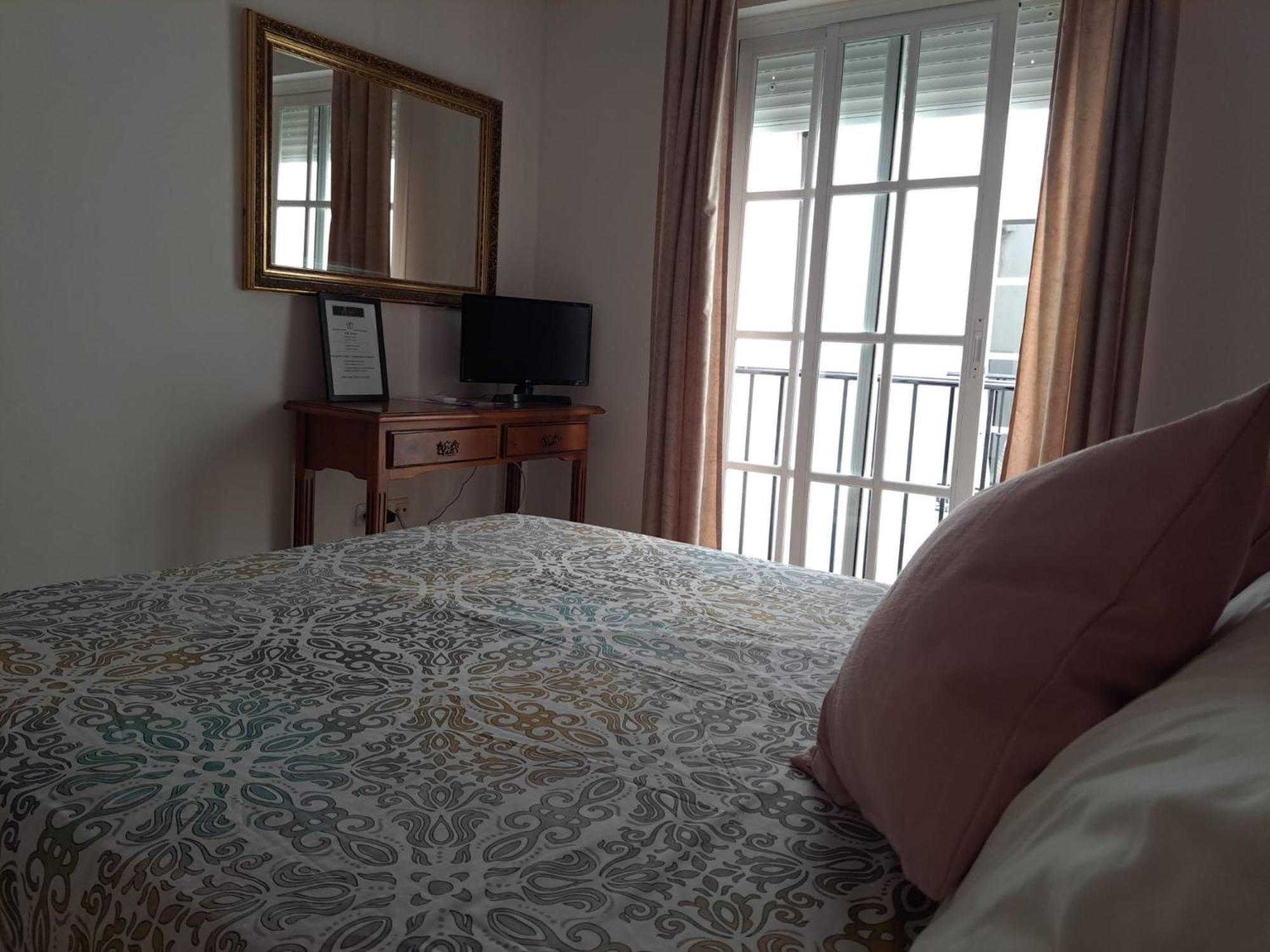Hostal Montys Nerja Exteriör bild