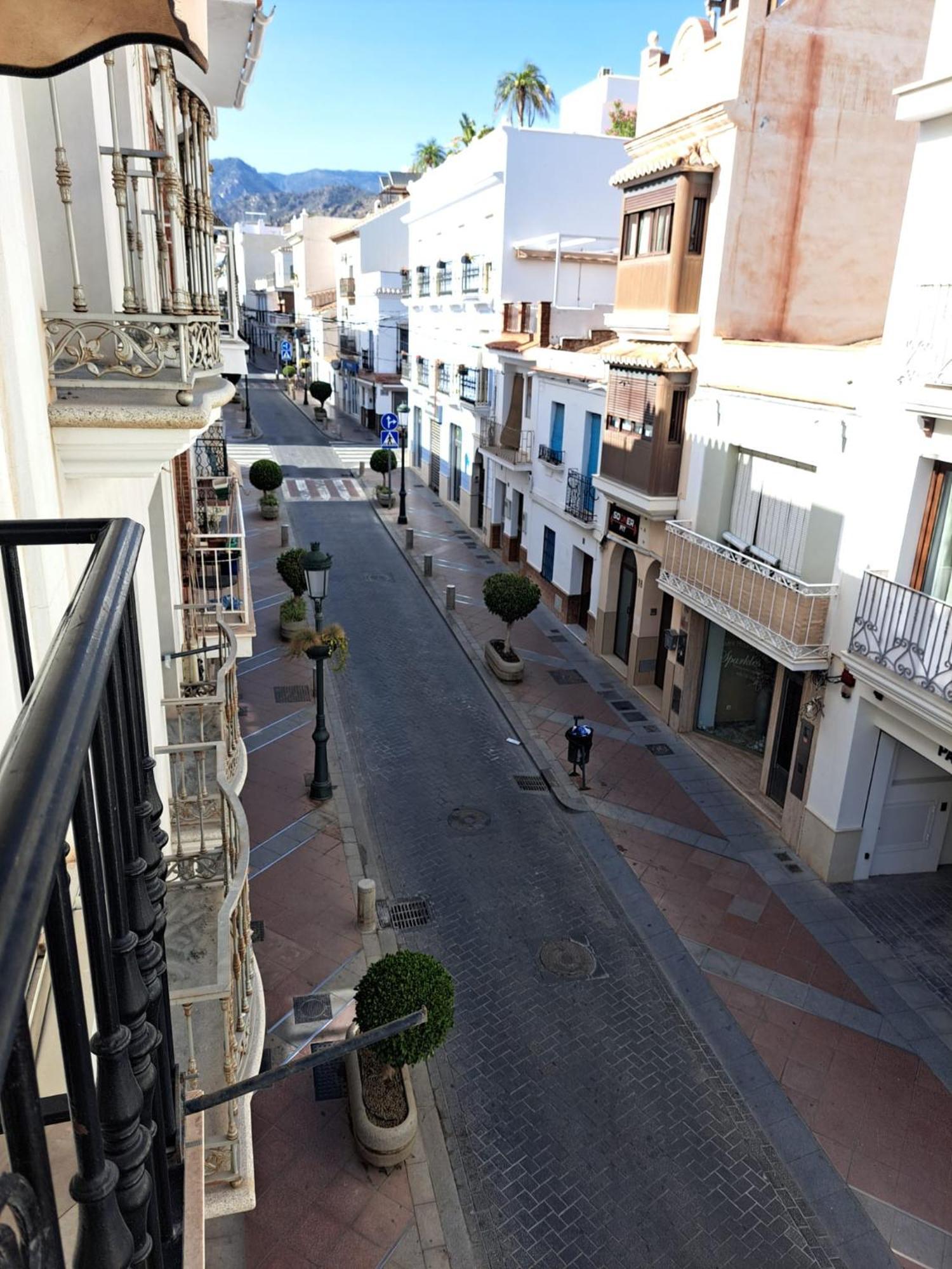 Hostal Montys Nerja Exteriör bild