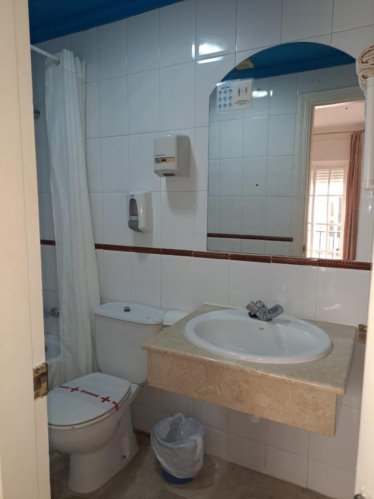 Hostal Montys Nerja Exteriör bild