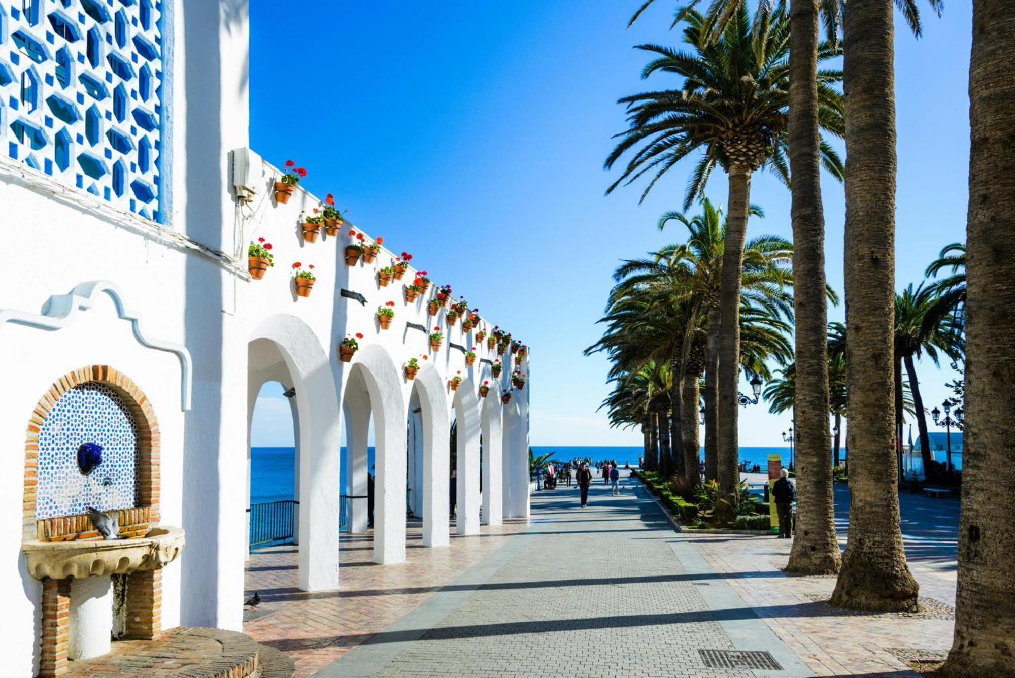 Hostal Montys Nerja Exteriör bild