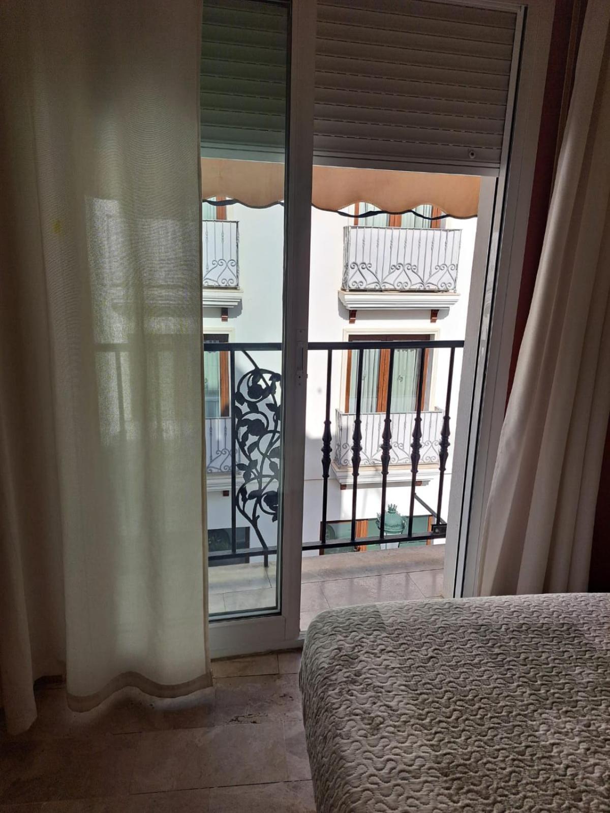 Hostal Montys Nerja Exteriör bild