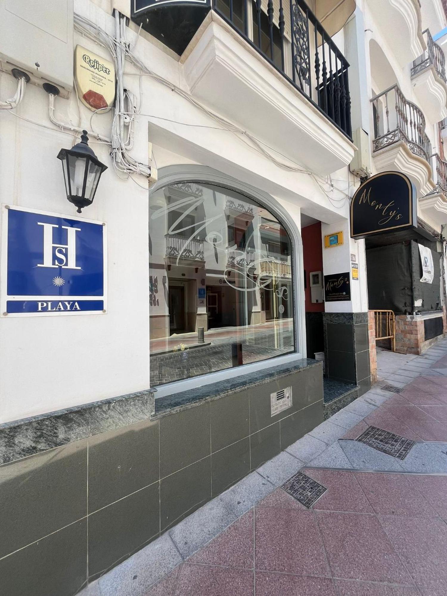 Hostal Montys Nerja Exteriör bild