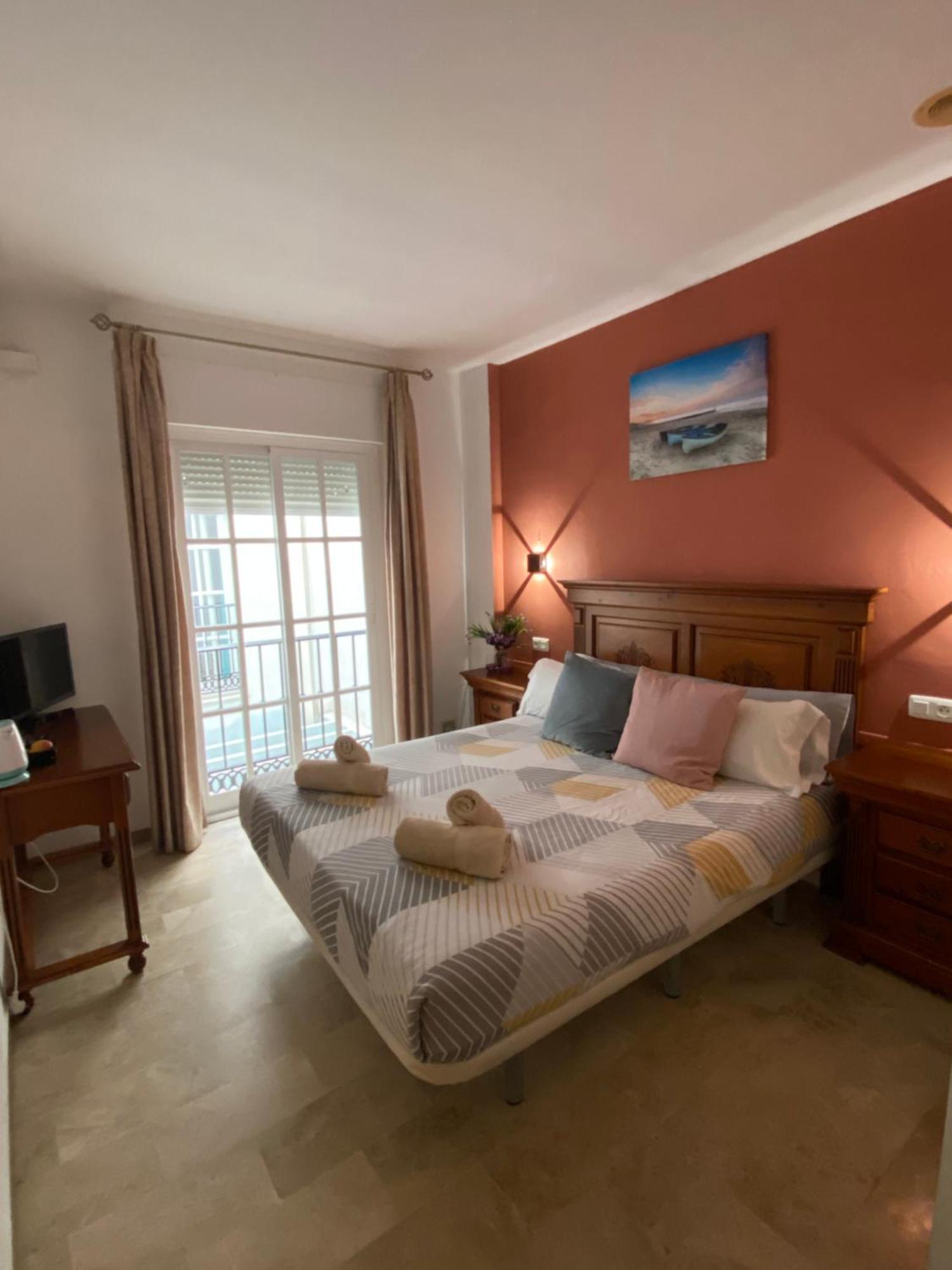 Hostal Montys Nerja Exteriör bild
